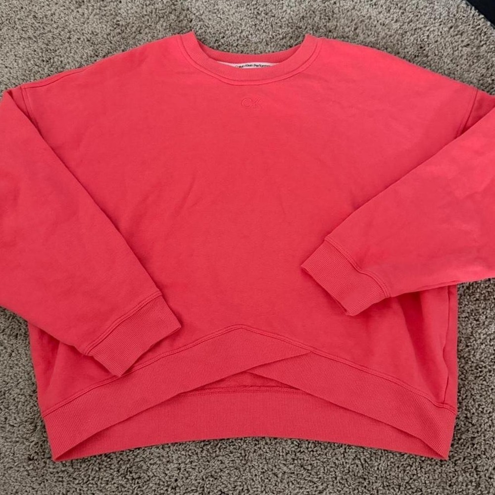 Cropped over sized Calvin Klein sweatshirt in pink size XL